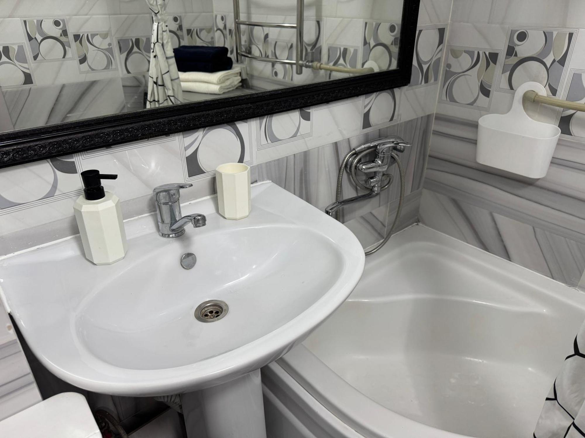 Almatyda На Басенова Apartment Ruang foto